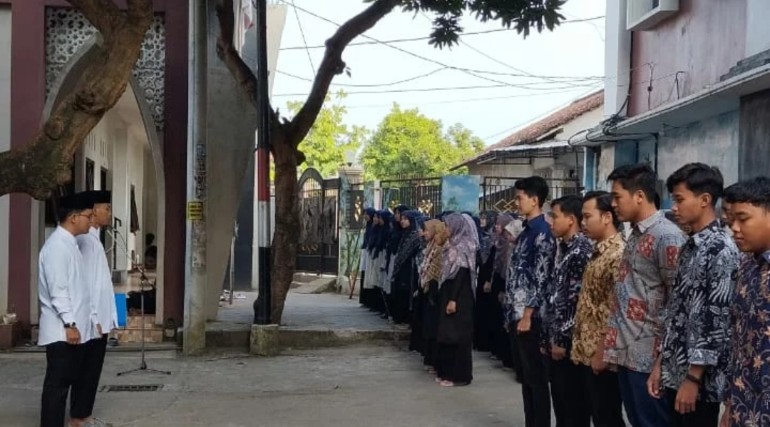 Santri Baitul Quddus LDII Kudus Melaksanakan Upacara Bendera sebagai Momentum Memperkuat Akhlak, Disiplin dan Cinta Tanah Air